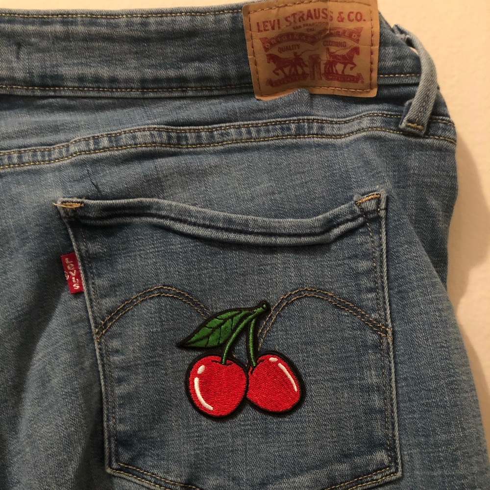 Levi’s with cherry patch 🍒